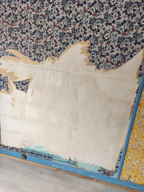 Avant : ancien papier peint à retirer — KSC Peinture