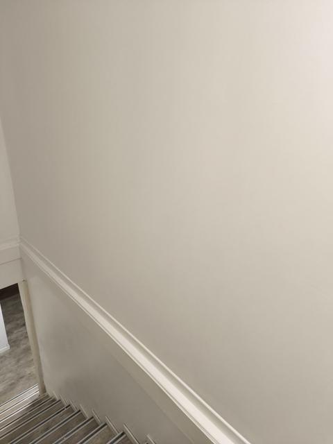 Cage d'escalier repeinte — KSC Peinture