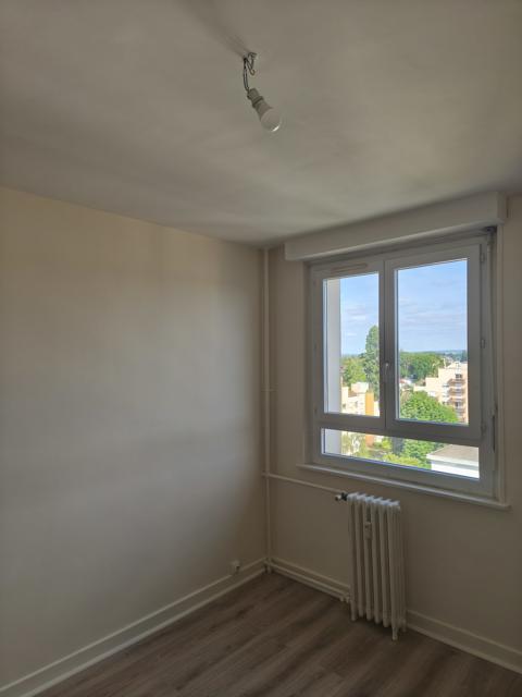 Chambre repeinte en blanc — KSC Peinture